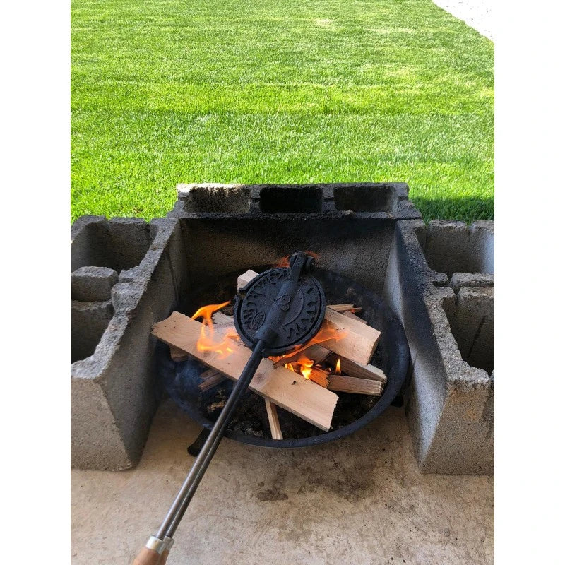Presa din fonta pentru slanina (picurator), cu manere de lemn