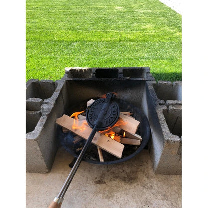 Presa din fonta pentru slanina (picurator), cu manere de lemn